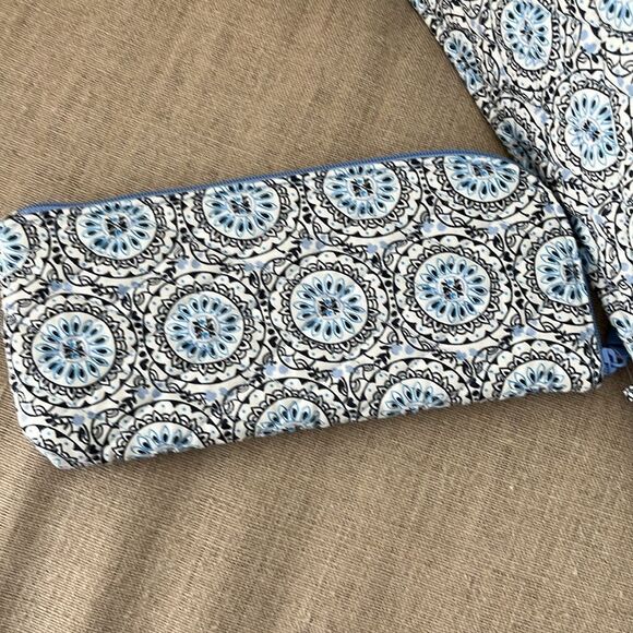 Vera Bradley Mini Blue Sketched Medallion and 3-pc Tote Bag ,Pouch & Sleeve WOW - Picture 8 of 14